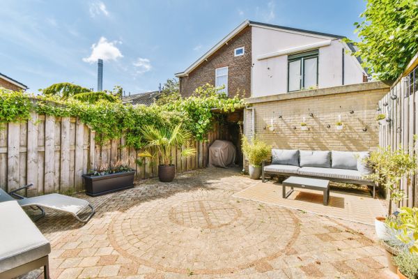 Cost of Courtyard Patio Service in Thousand Oaks